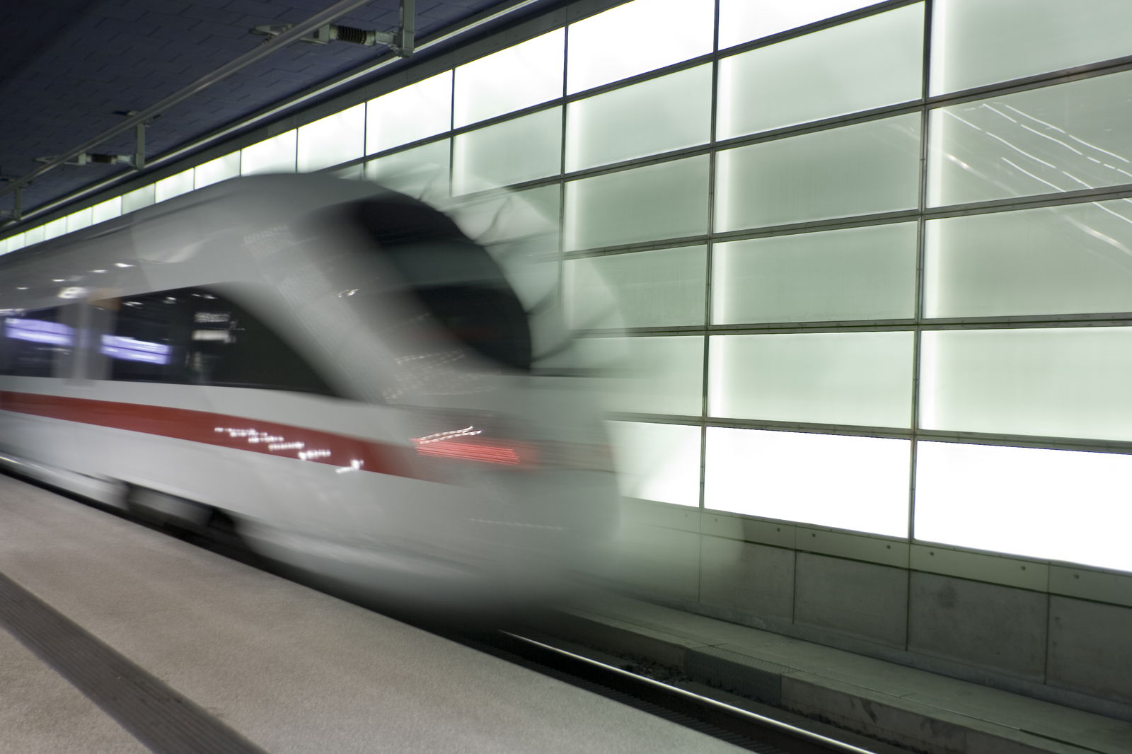 ICE am Potsdamer Platz in Berlin