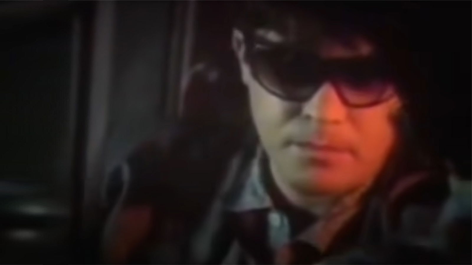 Ken Laszlo im "Hey Hey Guy"-Musikvideo