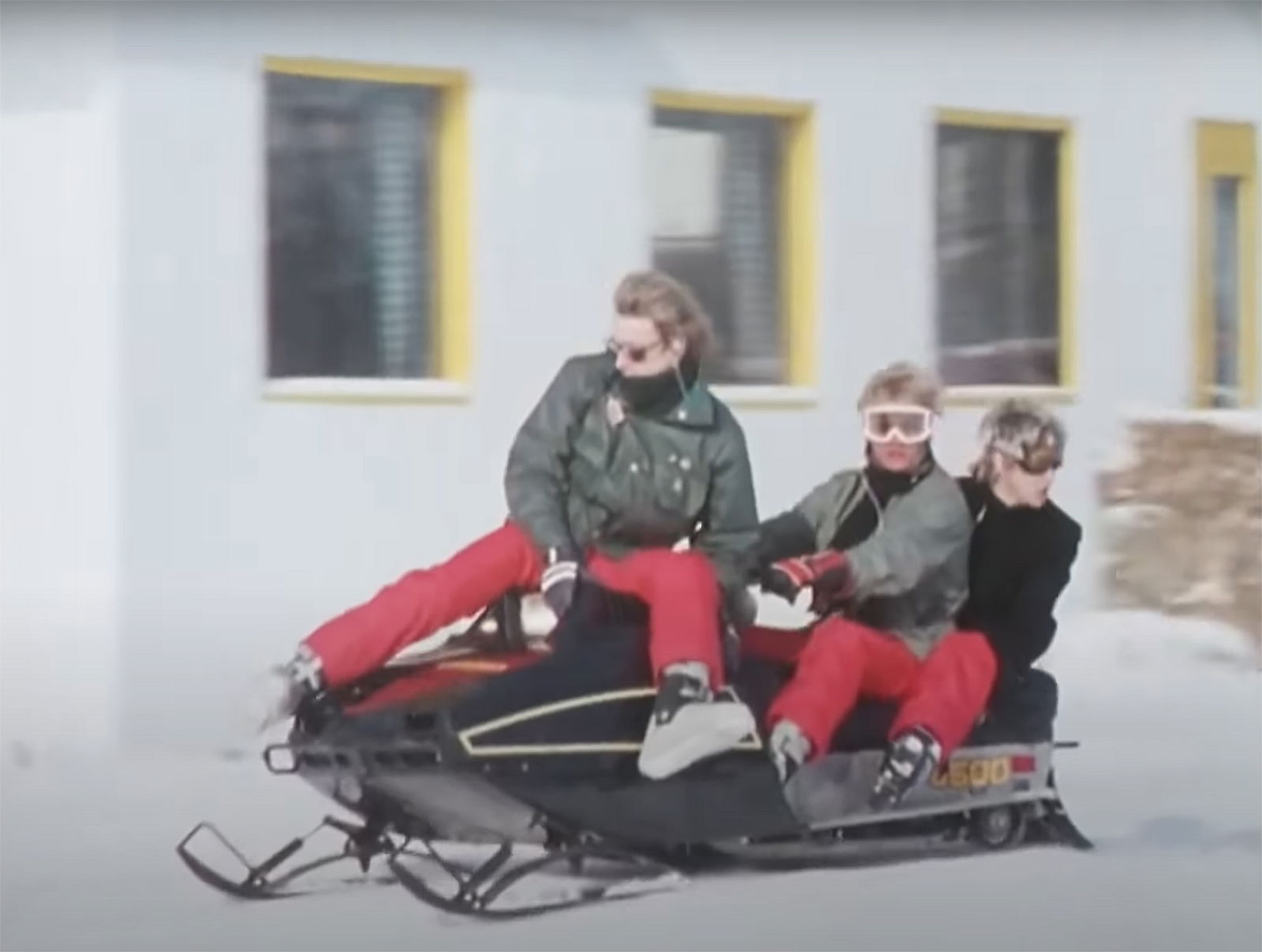 The Police im Musicvideo zu "Don't Stand So Close To Me (Official Christmas Version)"