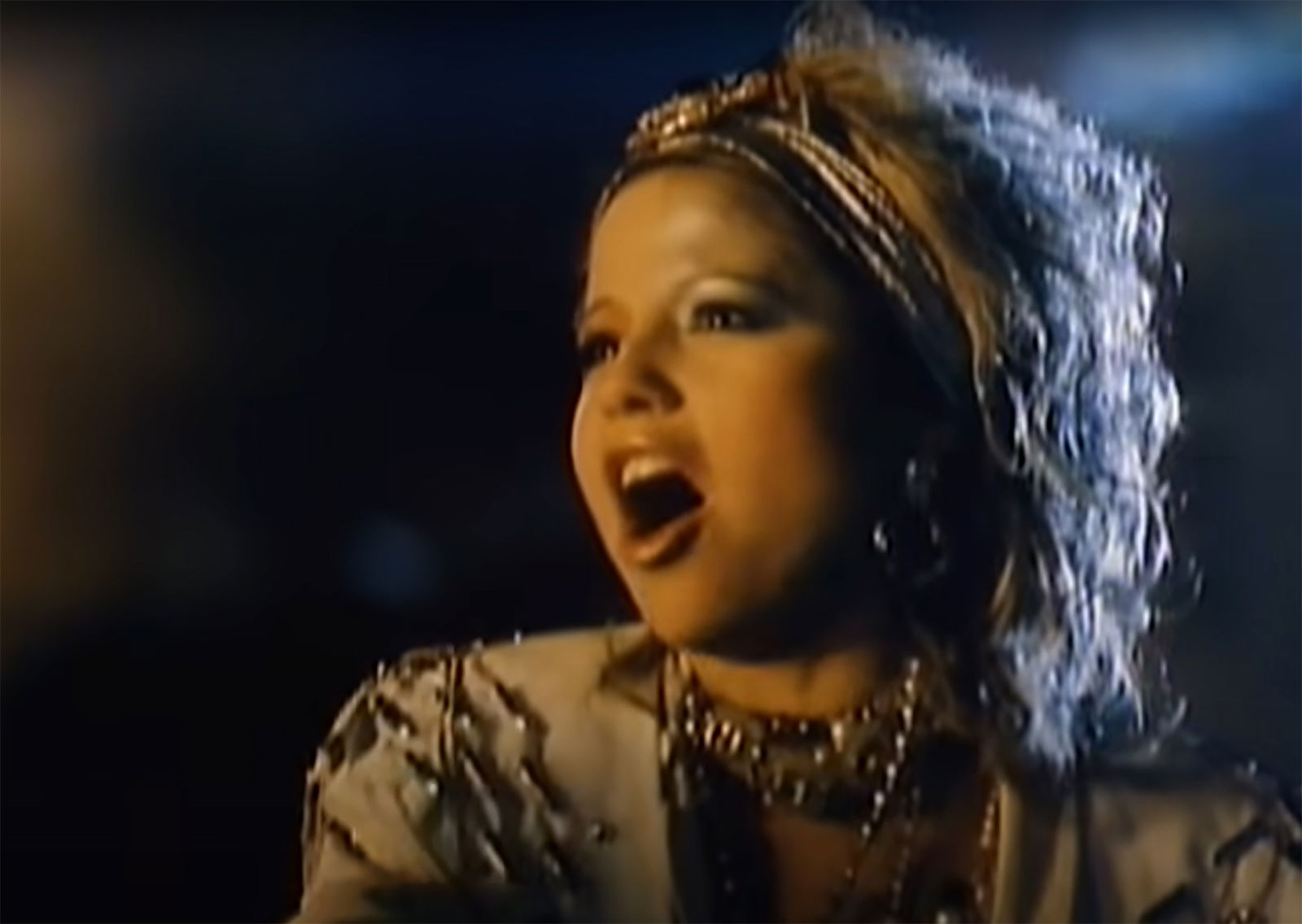 Pia Zadora im Musikvideo zu "When the Rain Begins to Fall" mit Jermaine Jackson