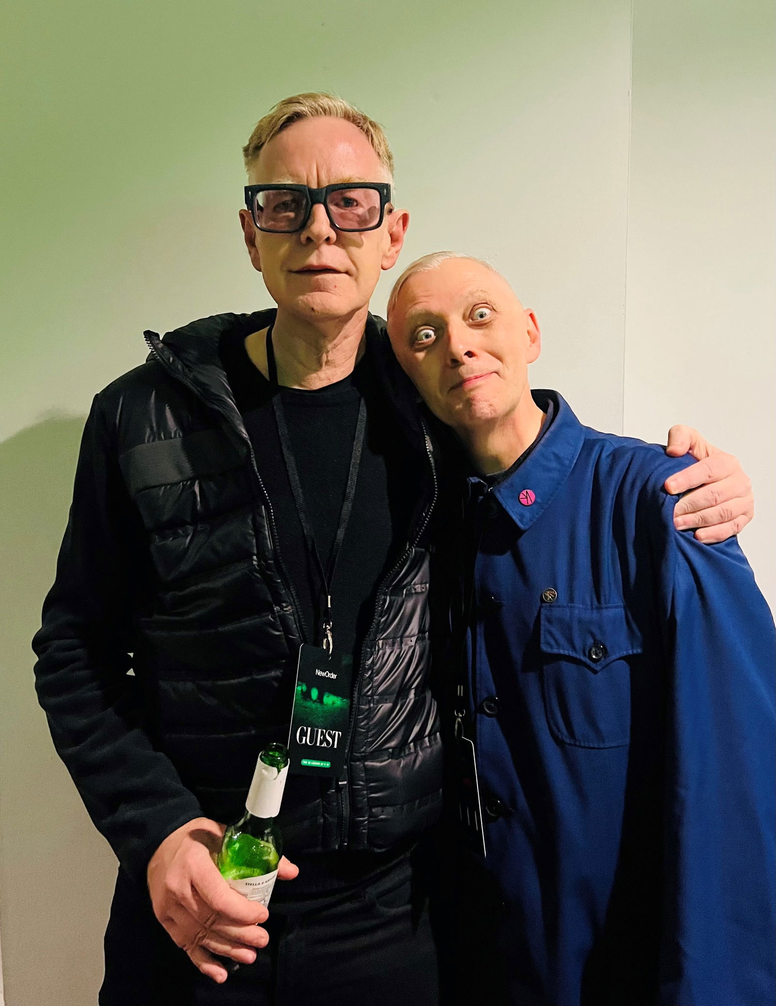 Andy Fletcher (Depeche Mode) & Mark Reeder im November 2021 in der O2 Arena beim Konzert von New Order