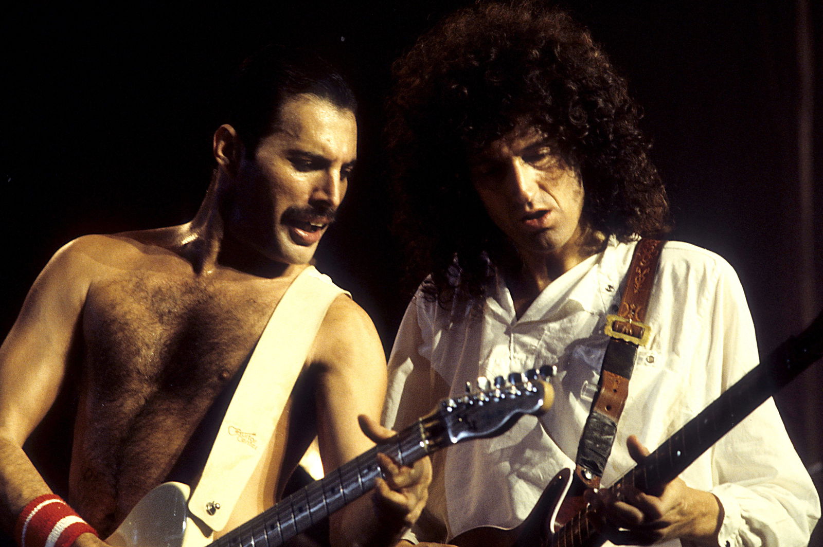 reddie Mercury und Brian May von Queen live bei einem Konzert der Works -Tour in der Wembley Arena. London, 07.09.1984