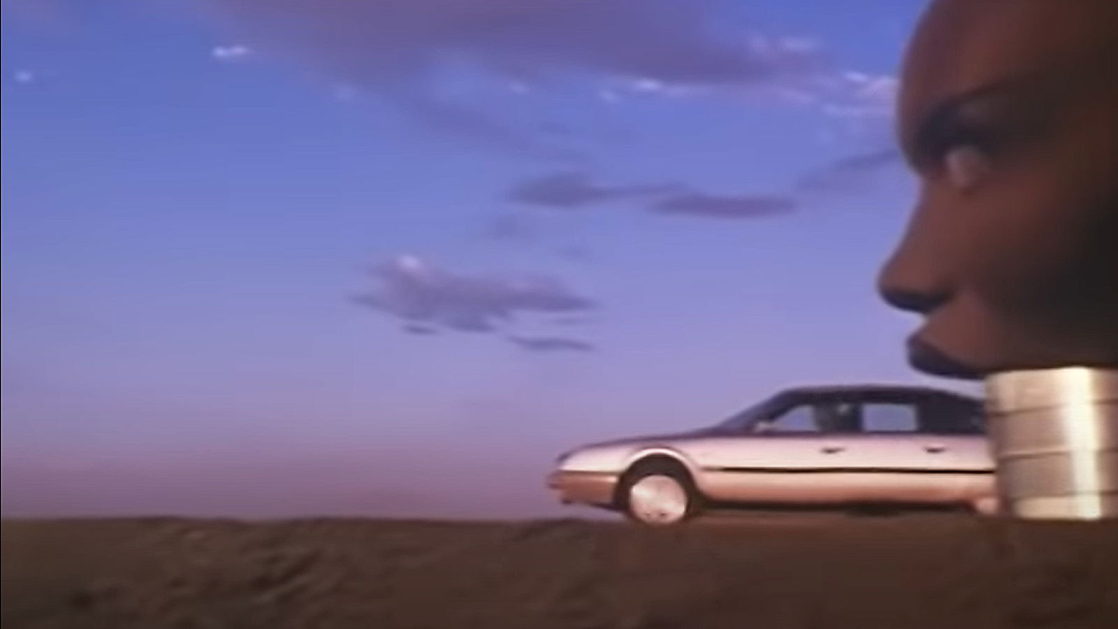 Citroën CX (Serie II) in Grace Jones' "Slave To The Rhythm"