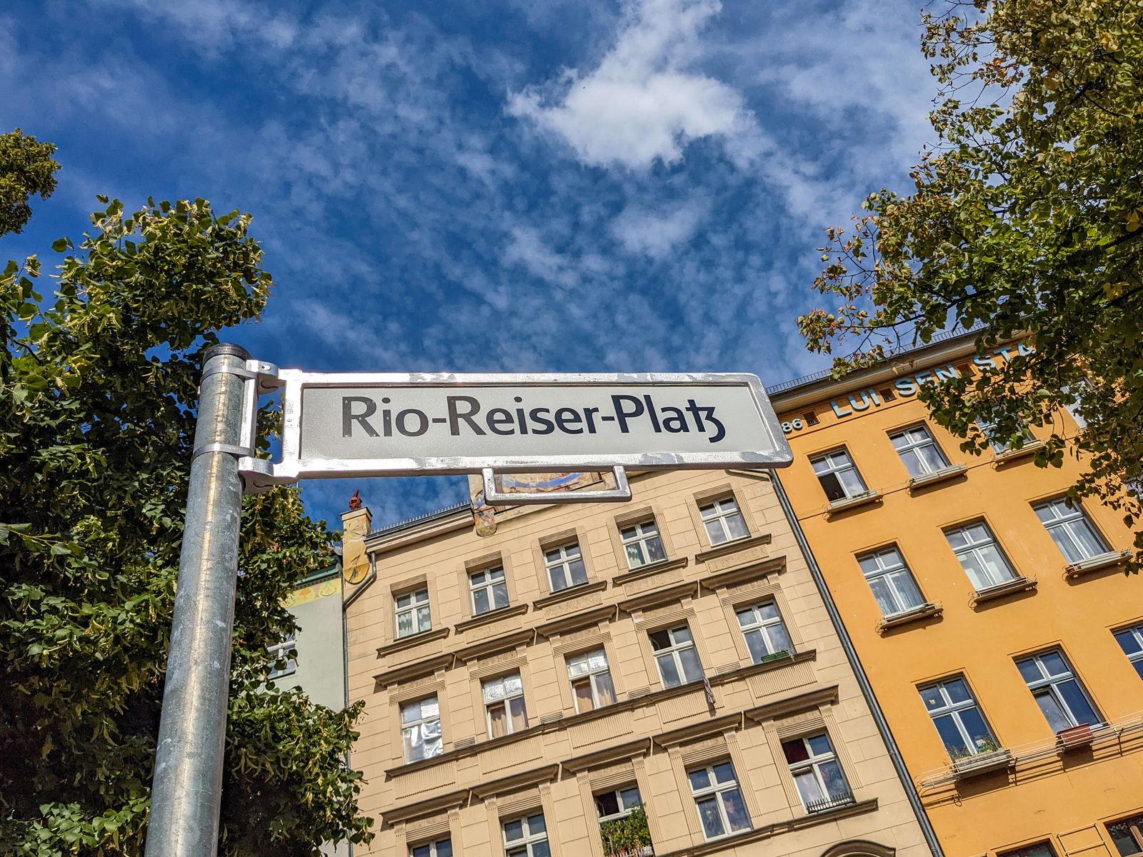 Der Heinrichplatz in Berlin Kreuzberg wurde am 21. August 2022 in Rio-Reiser-Platz umbenannt
