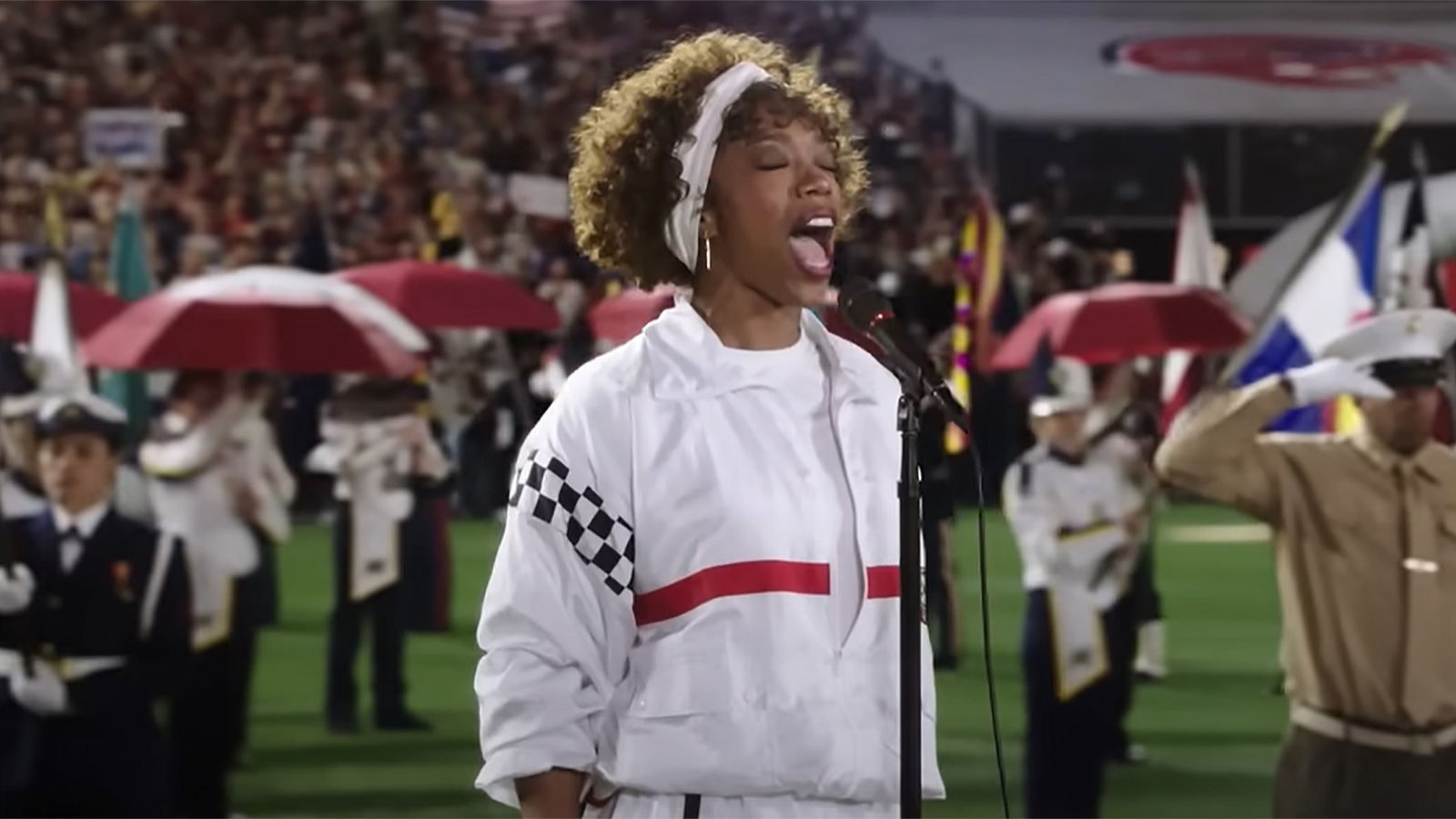 Naomi Ackie als Whitney Houston im Film "I Wanna Dance with Somebody"