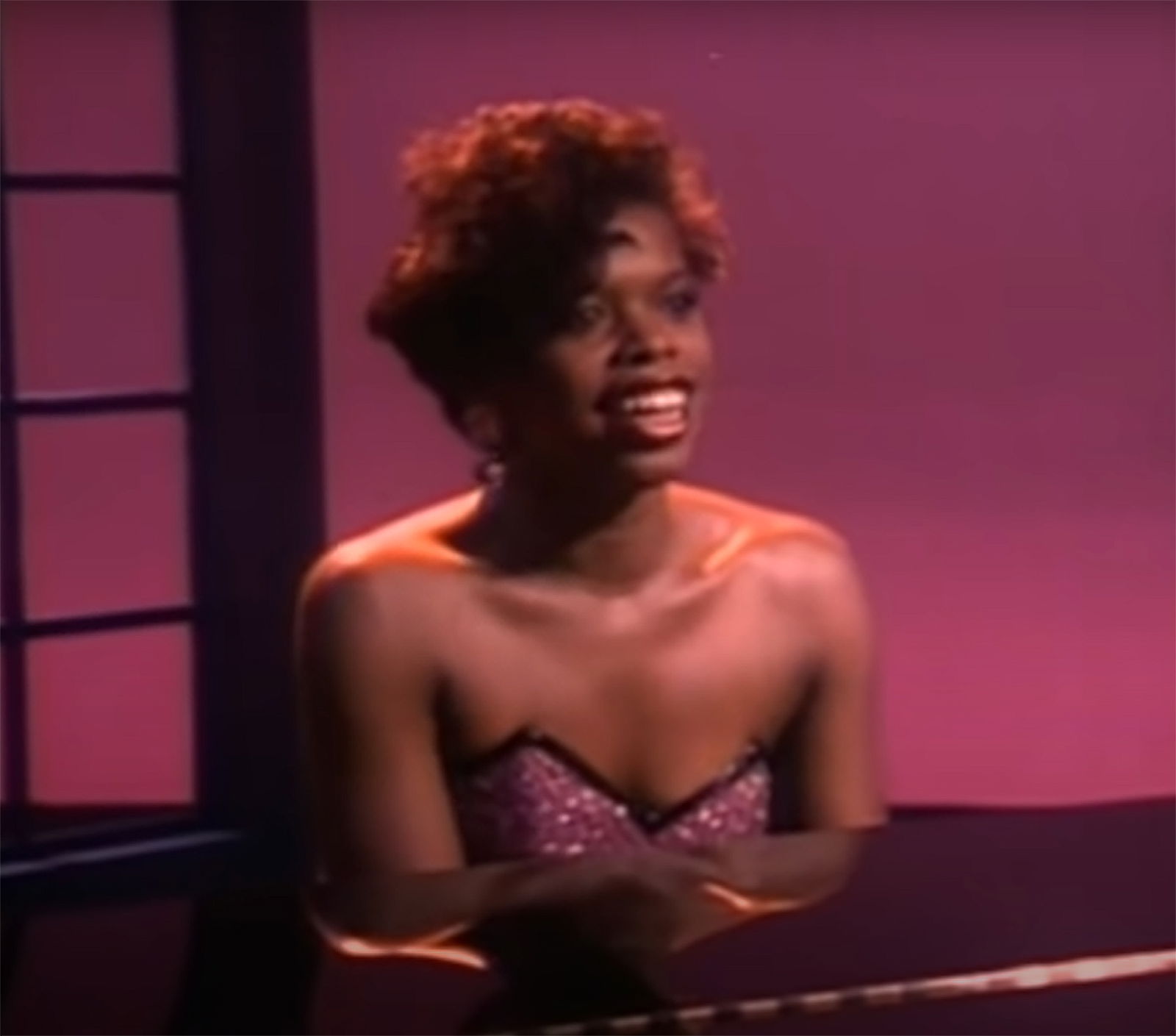 Joyce Sims im Musikvideo zu "Come Into My LIfe" (1987)