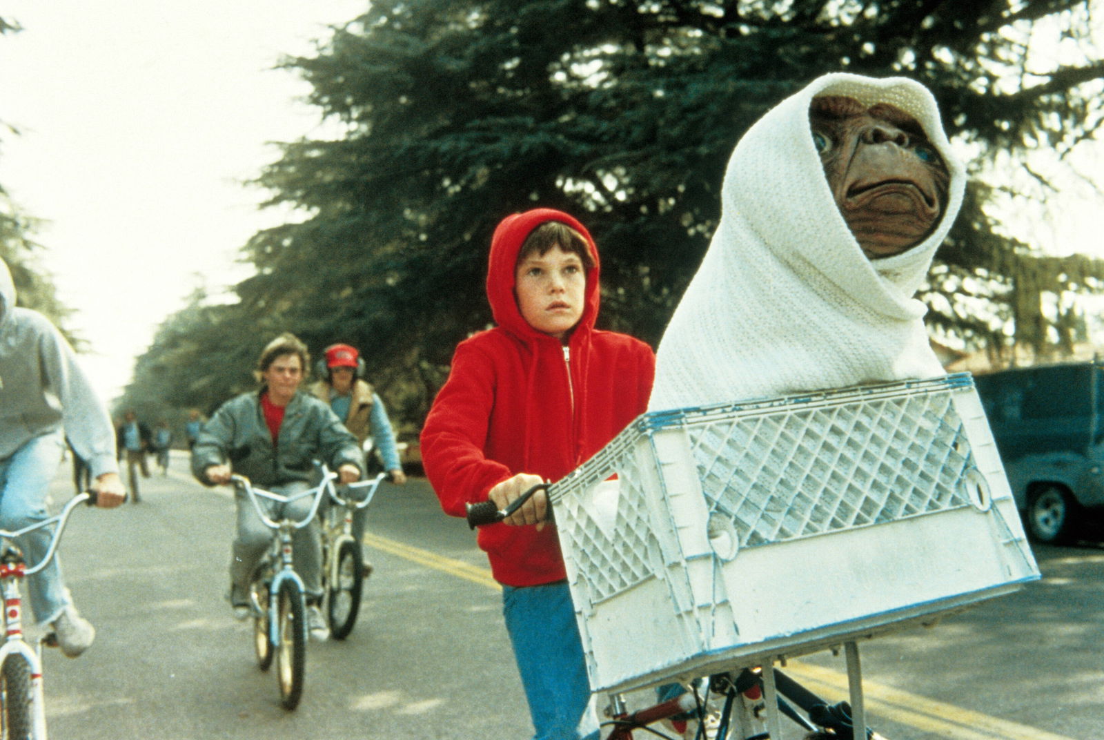 E. T. (1982)