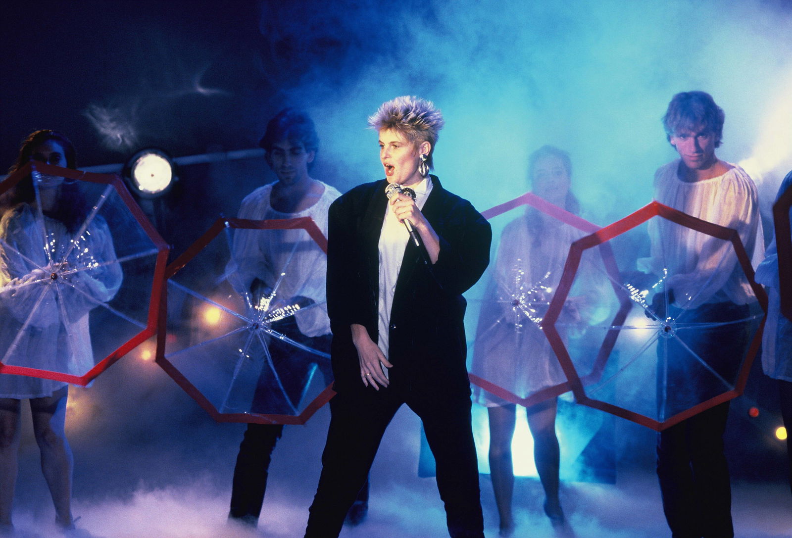 Die britische Sängerin Hazell Dean bei einem TV Auftritt am 02.12.1985