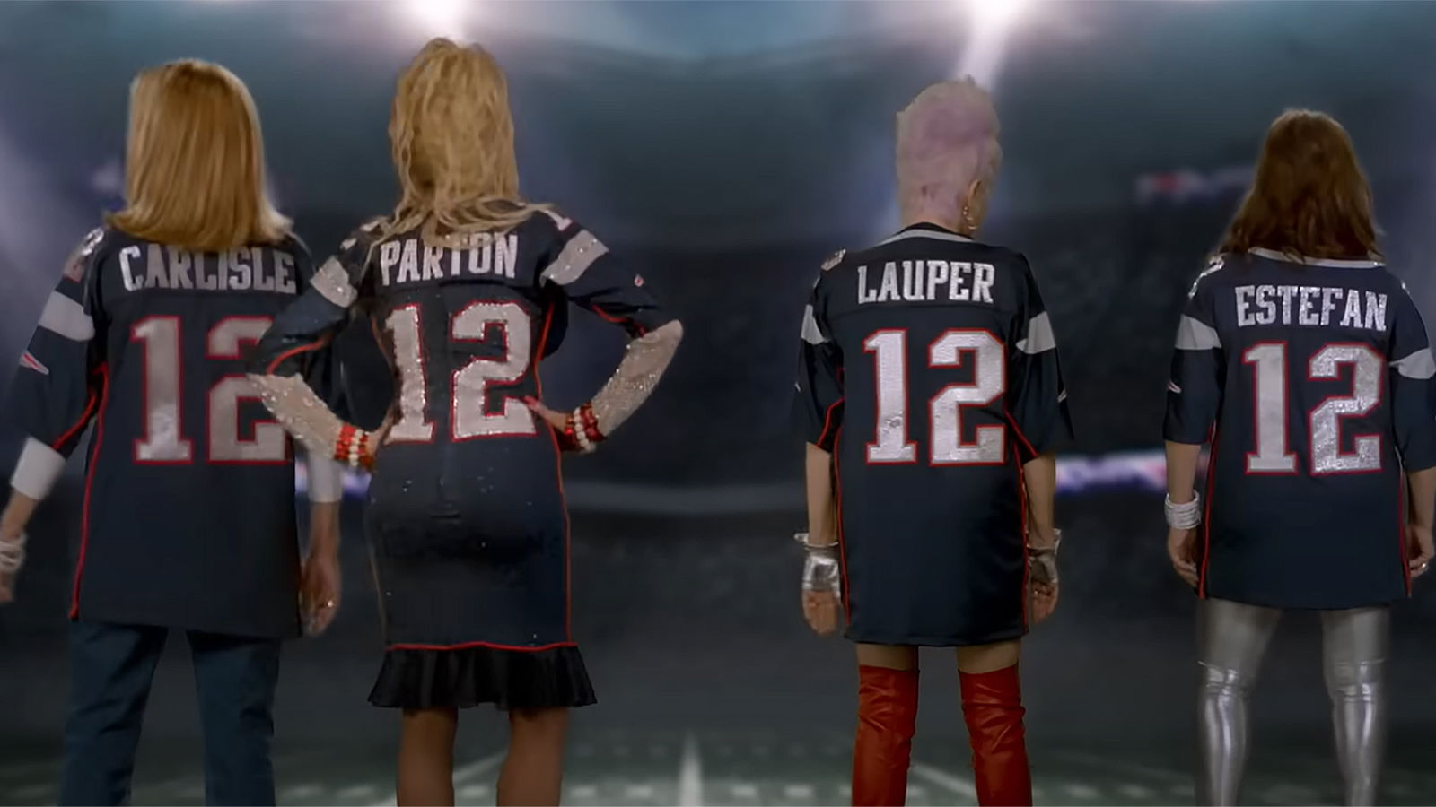 Belinda Carlisle, Dolly Parton, Cyndi Lauper & Gloria Estefan im Musikvideo zu "Brady's Ladies".