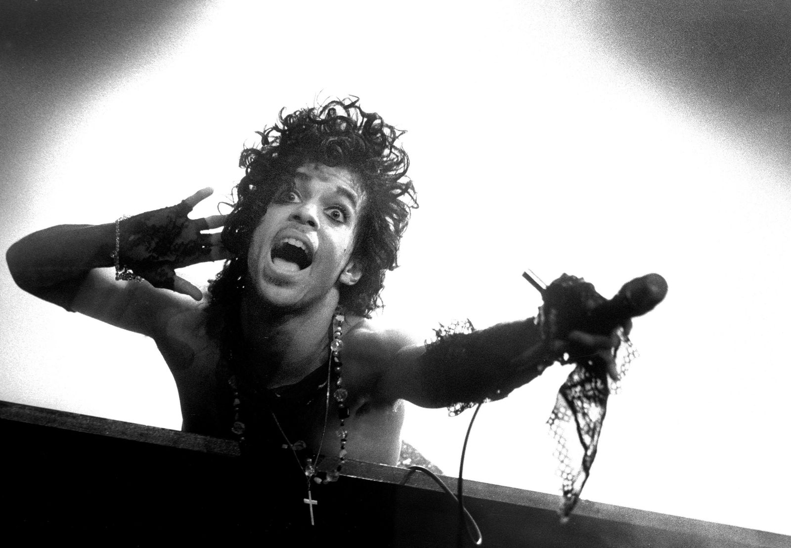Prince während eines Konzertes in Göteborg, Schweden (1984)