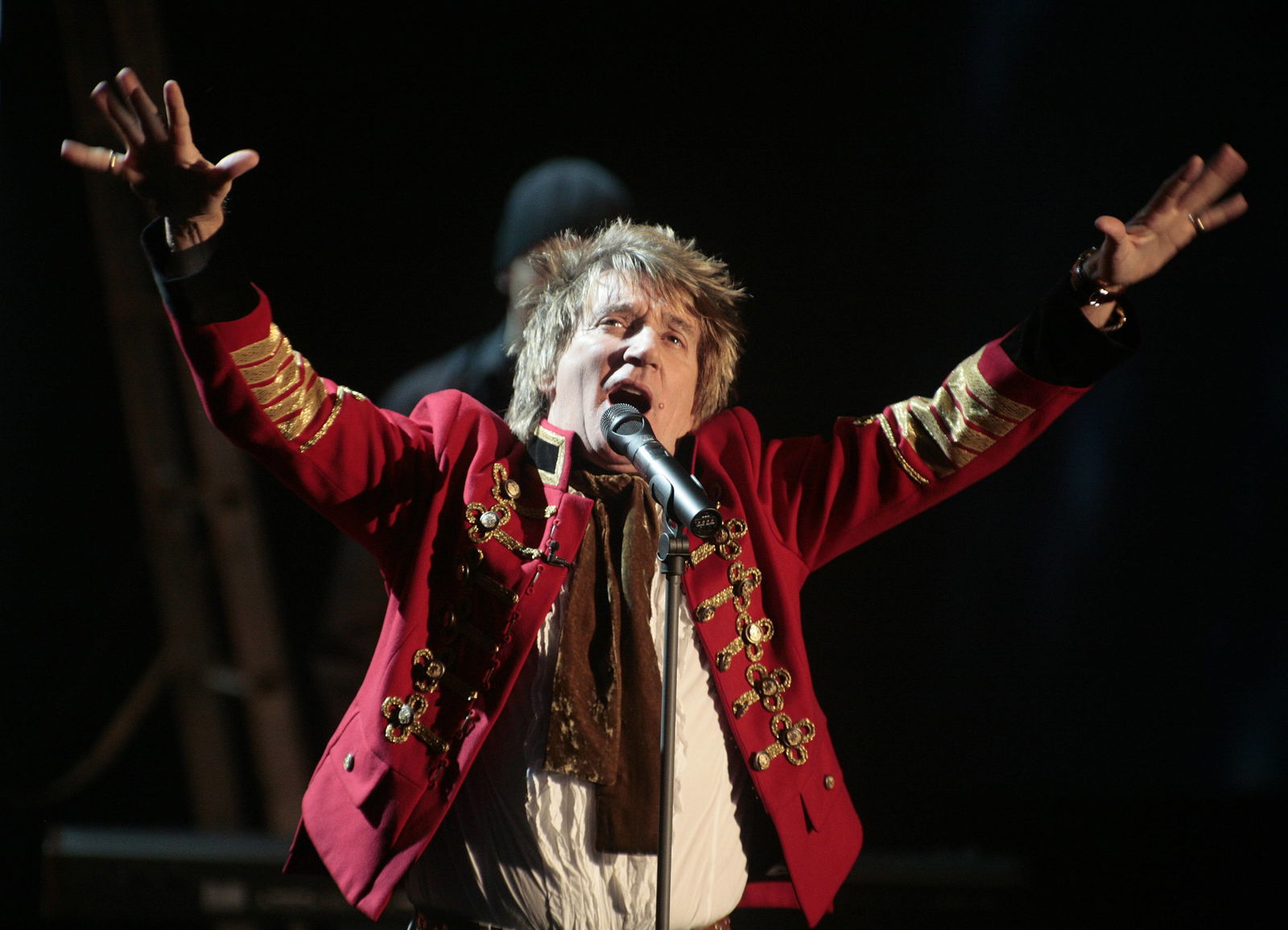 Rod Stewart 2006 während eines Konzerts in der ZDF-Sendung - Wetten, dass ...? - in Düsseldorf