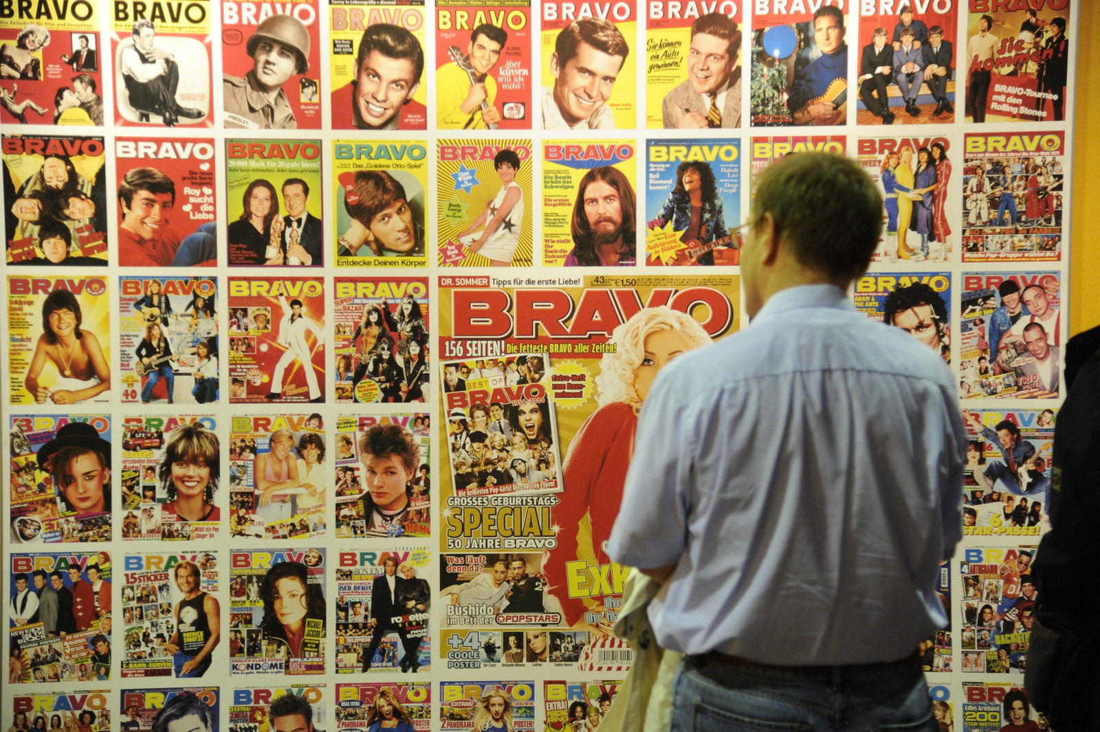 BRAVO-Cover in einer Ausstellung