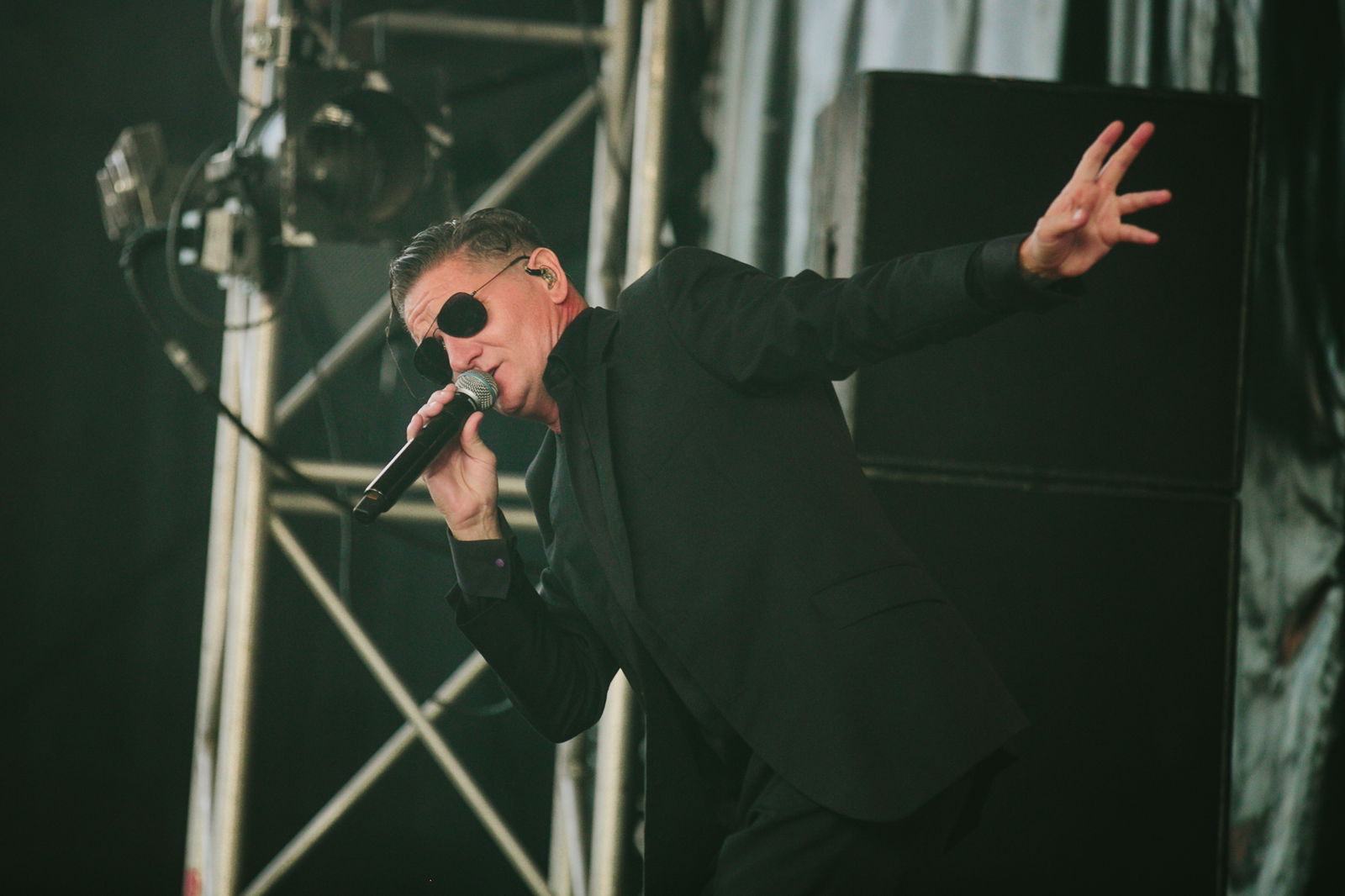 Douglas von Nitzer Ebb