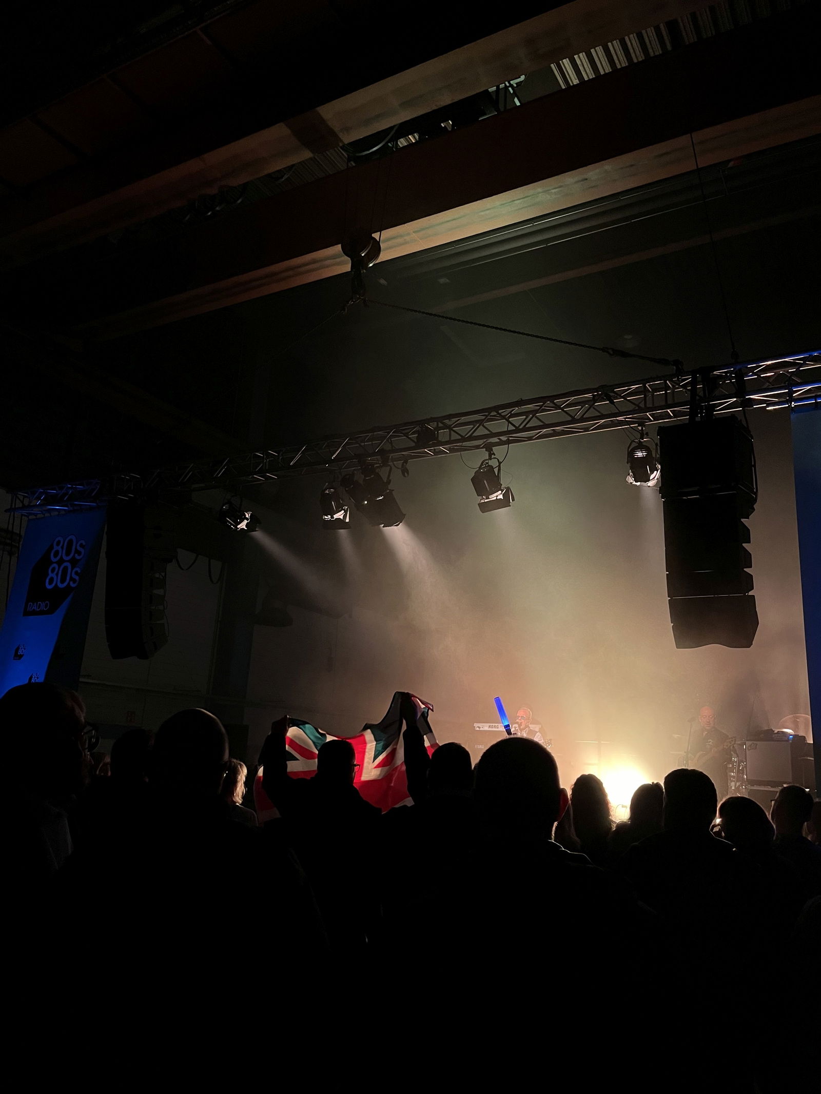 Die 80s80s Live Stage at work mit Nik Kershaw am 23.11.23 in Neuss