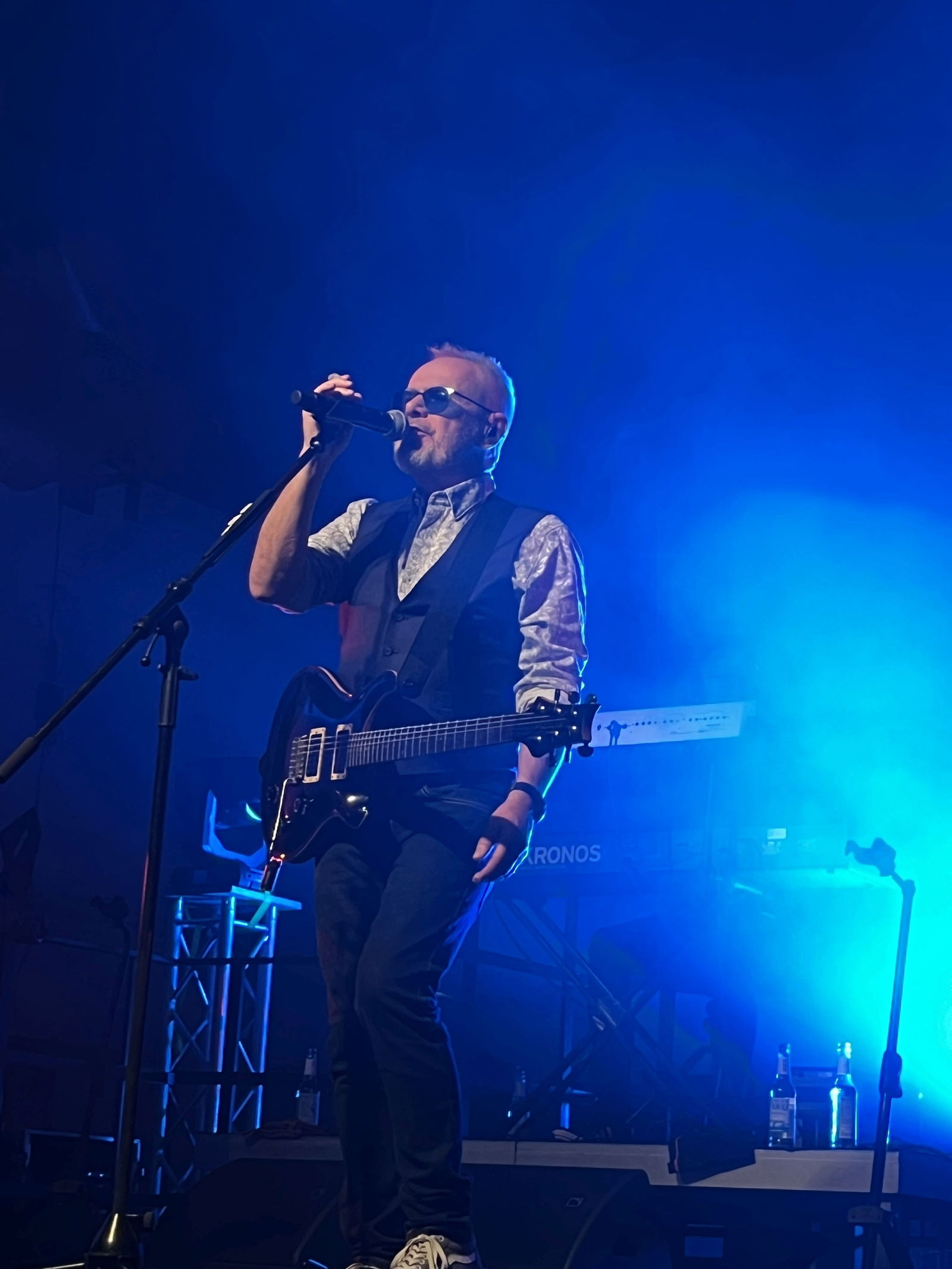 Die 80s80s Live Stage at work mit Nik Kershaw am 23.11.23 in Neuss