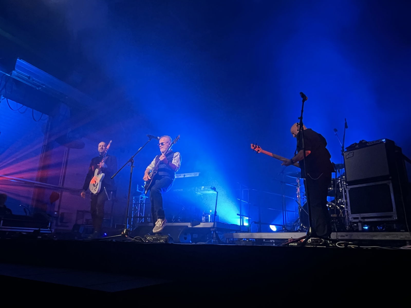 Die 80s80s Live Stage at work mit Nik Kershaw am 23.11.23 in Neuss