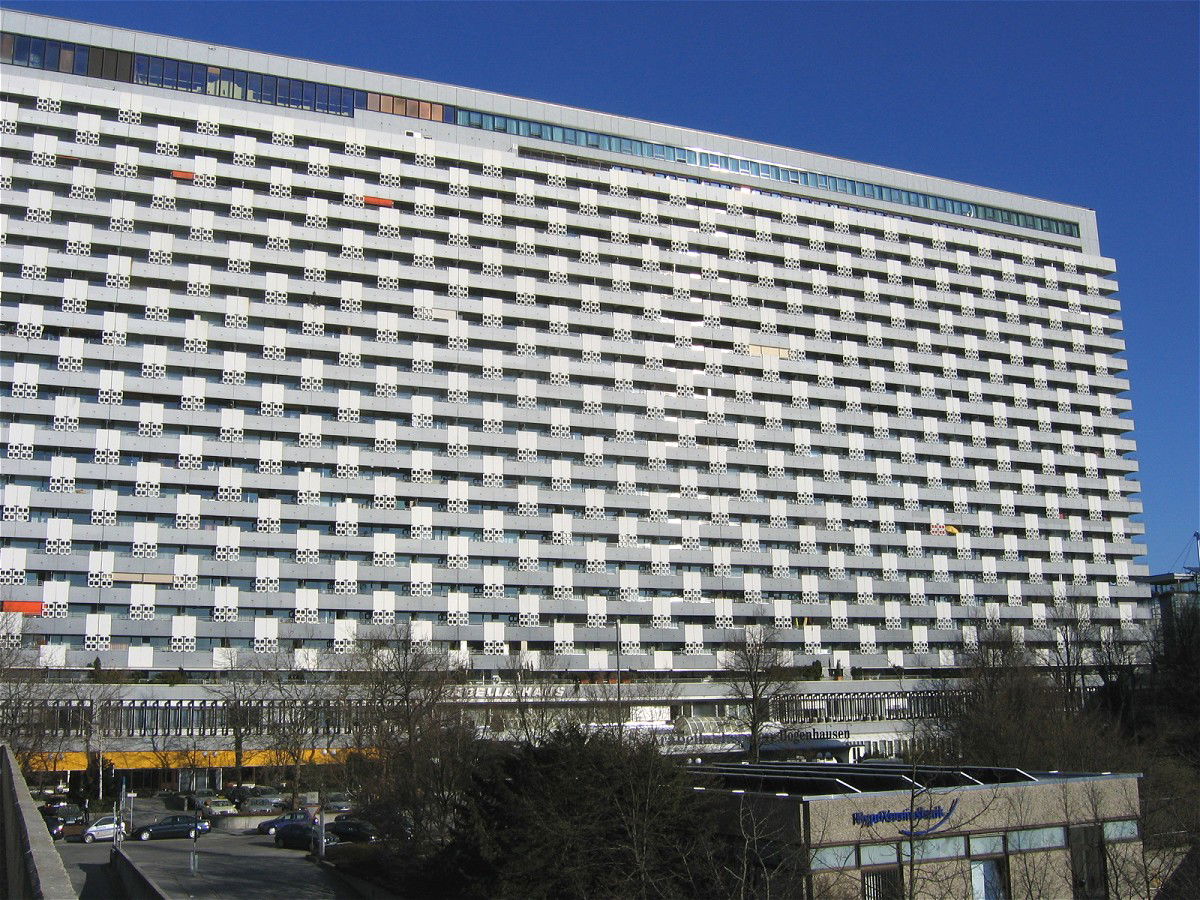 Arabella-Hochhaus, in dessen Keller sich das Studio befand