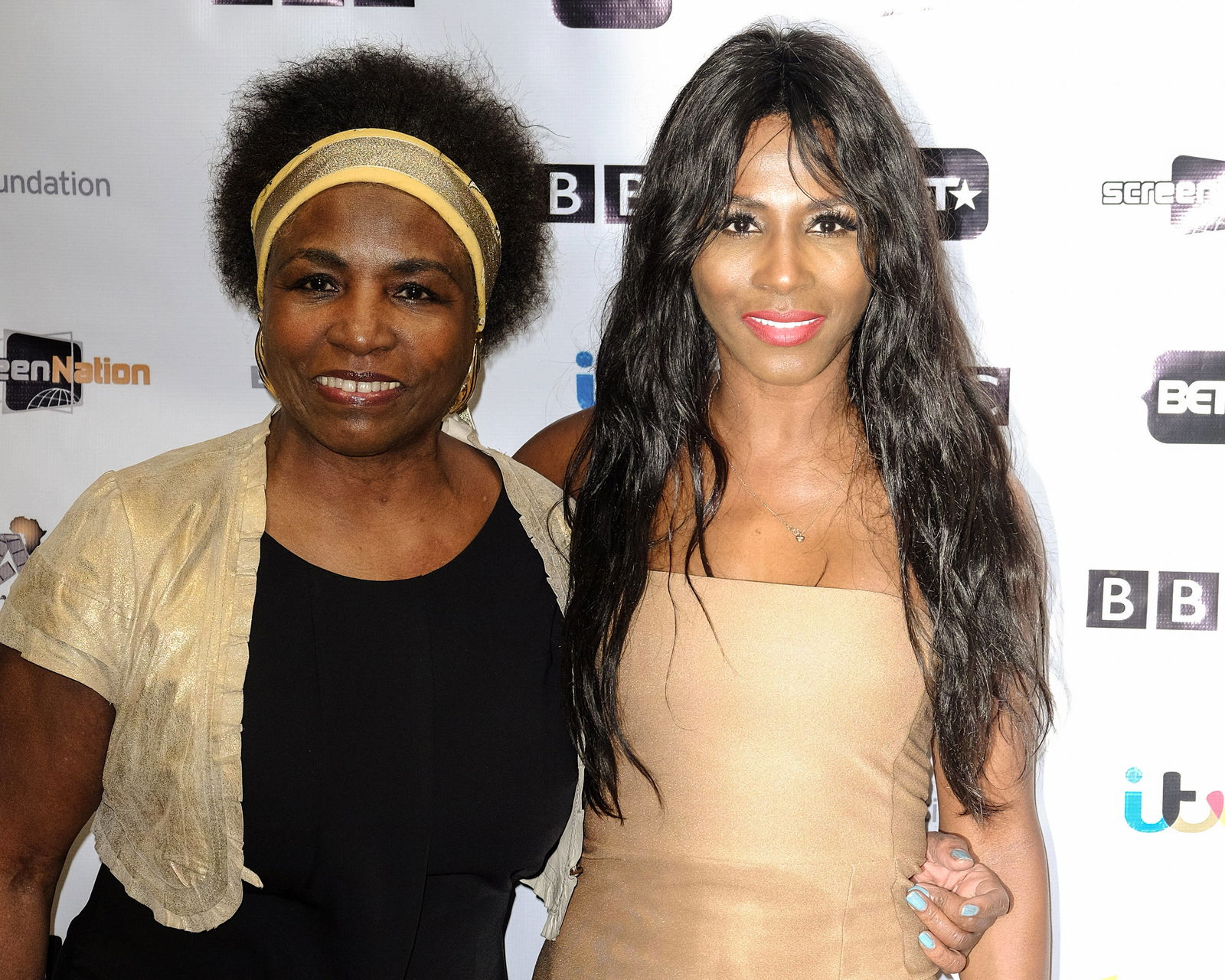 Sinitta (rechts) und ihre Mutter Miquel Brown (links) (2016)