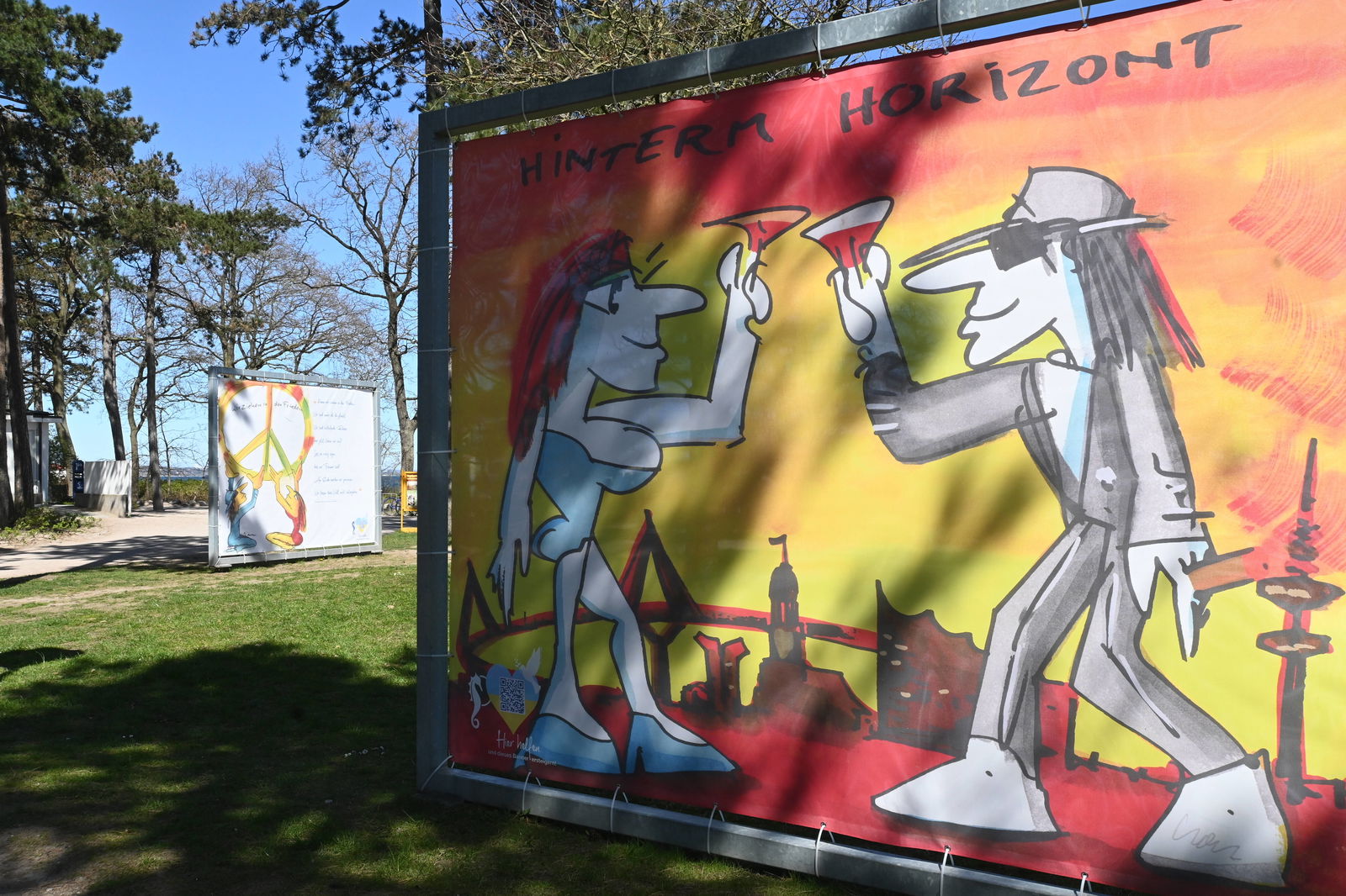 Udo Lindenbergs Antikriegsmotive im Strandpark am Timmendorfer Strand (2022)