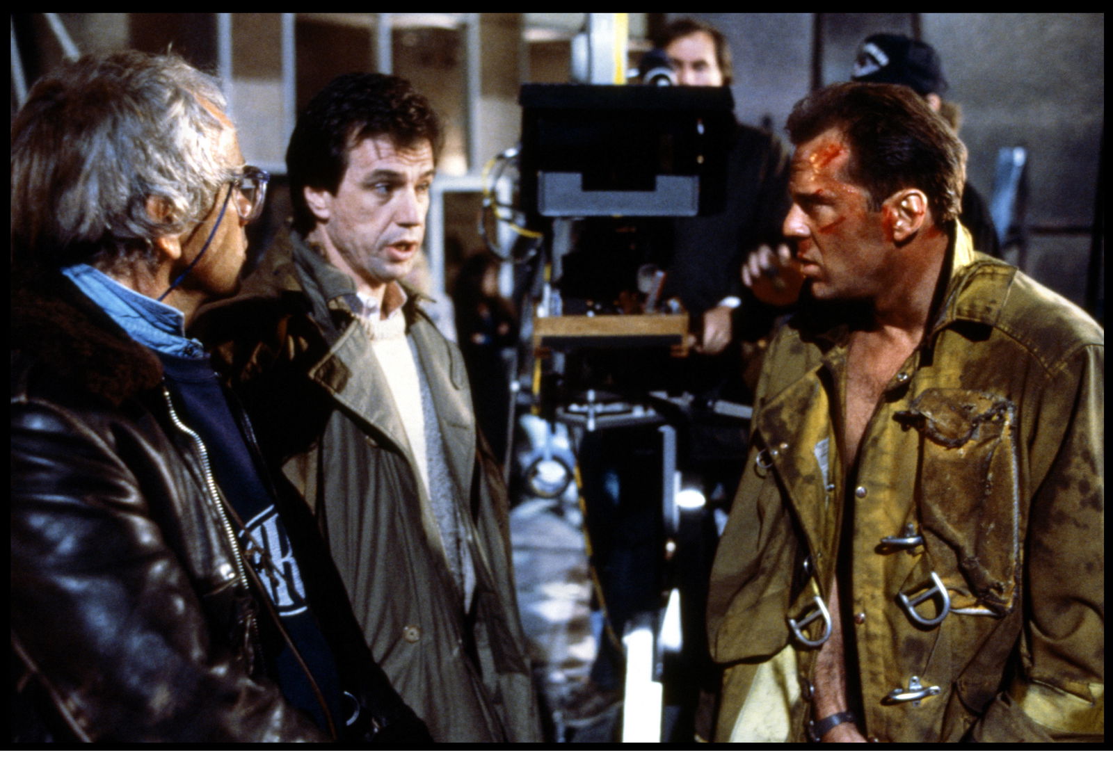 Regisseur John McTiernan mit Bruce Willis 1988 am Set von "Stirb langsam"