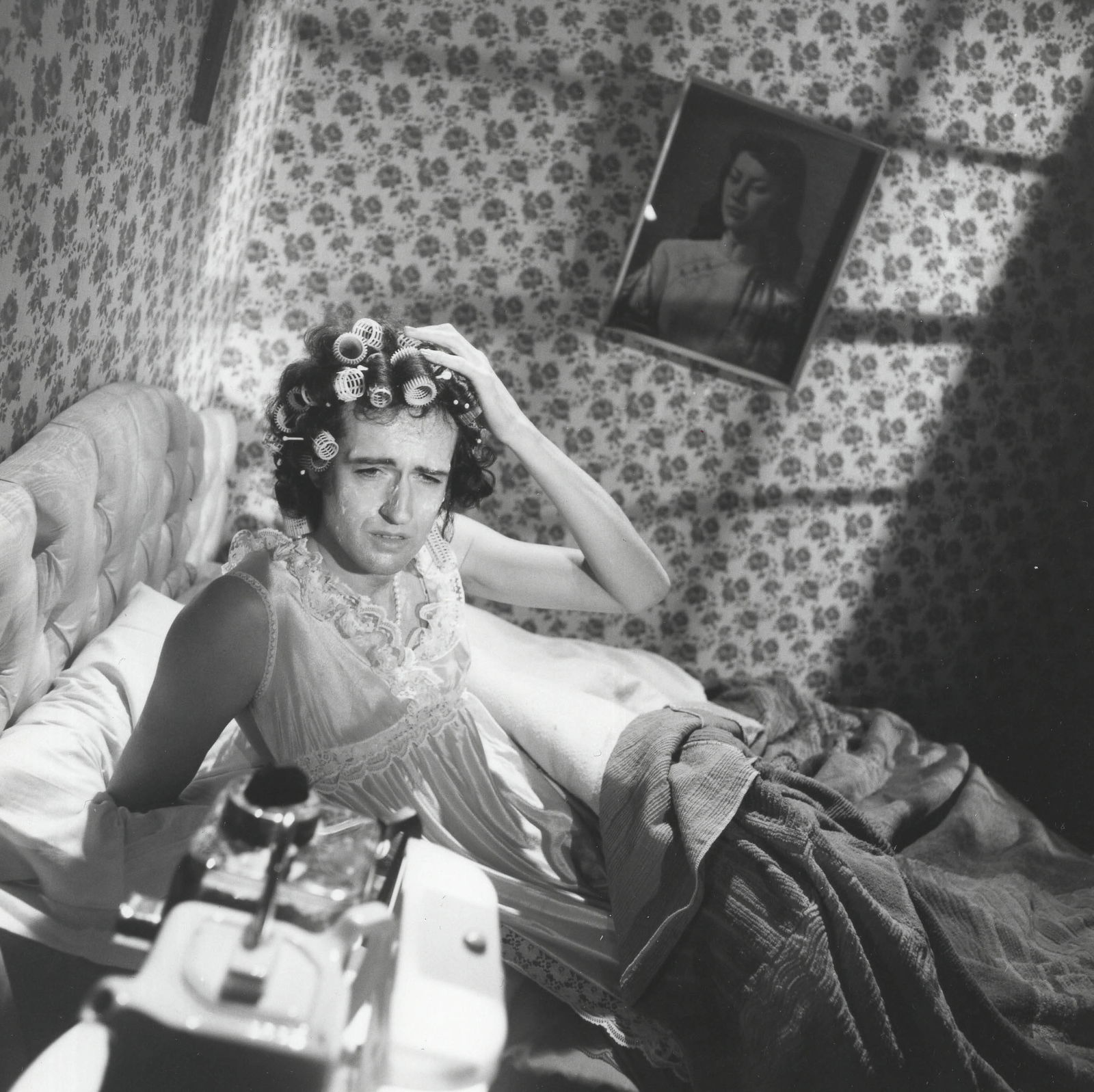 Brian May im "I Want To Break Free"-Musikvideo von Queen