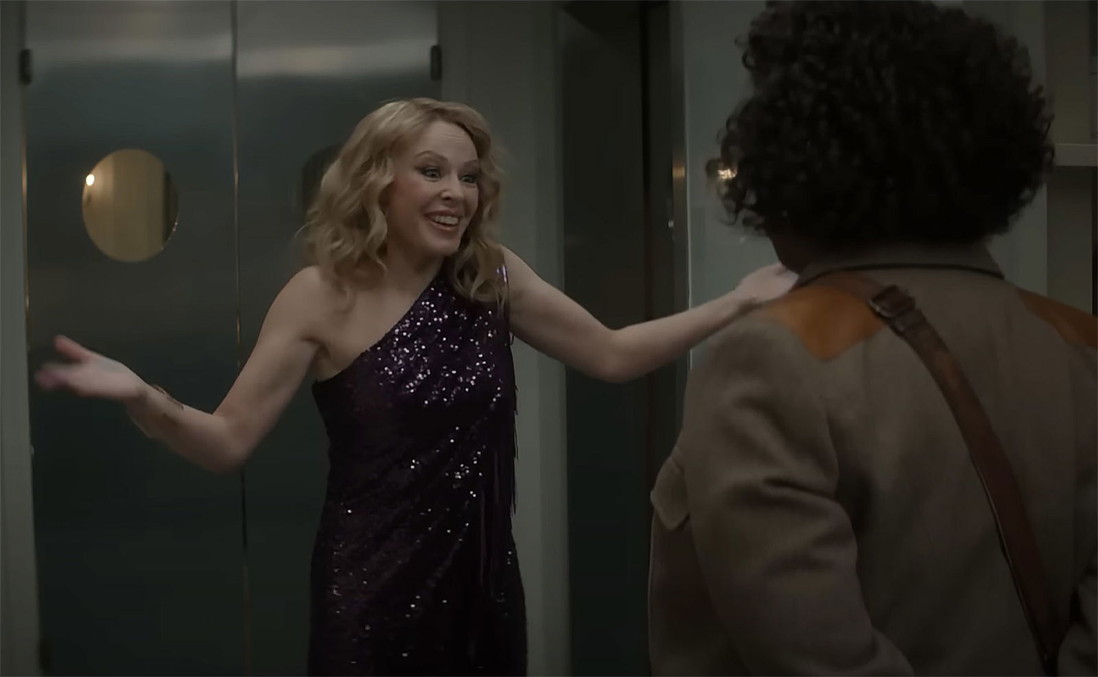 Kylie Minoque in der NETFLIX-Serie "The Residence"