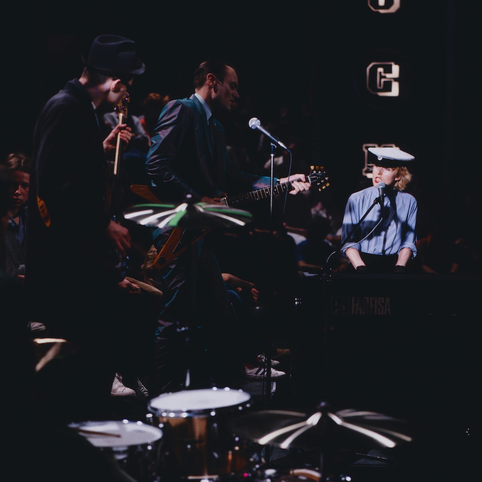 Sängerin Annette Humpe mit ihrem Hit: Deine blauen Augen, Auftritt mit IDEAL, Westberliner Band, Neue Deutsche Welle Musik, mit Ernst Ulrich Deuker und Frank Jürgen Krüger, TV Auftritt circa 1981.