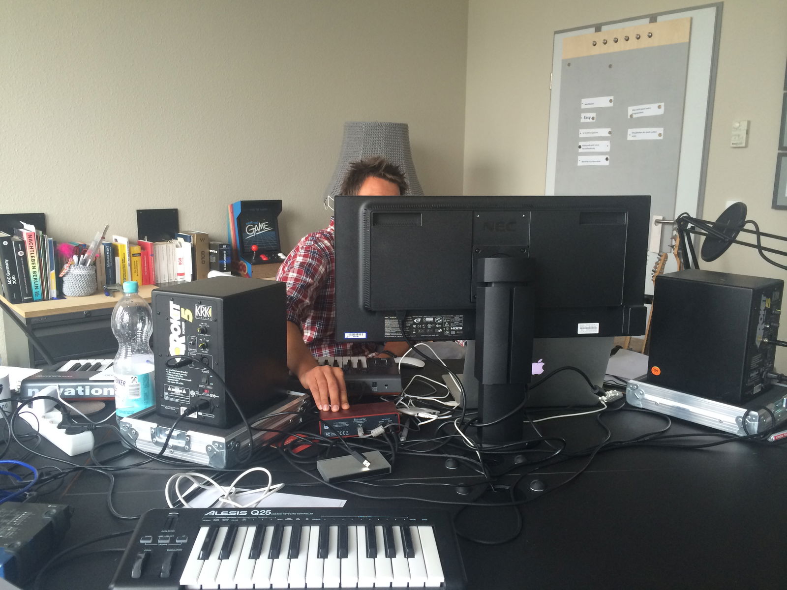 Schreibtischstuido (The Story / 80s80s)