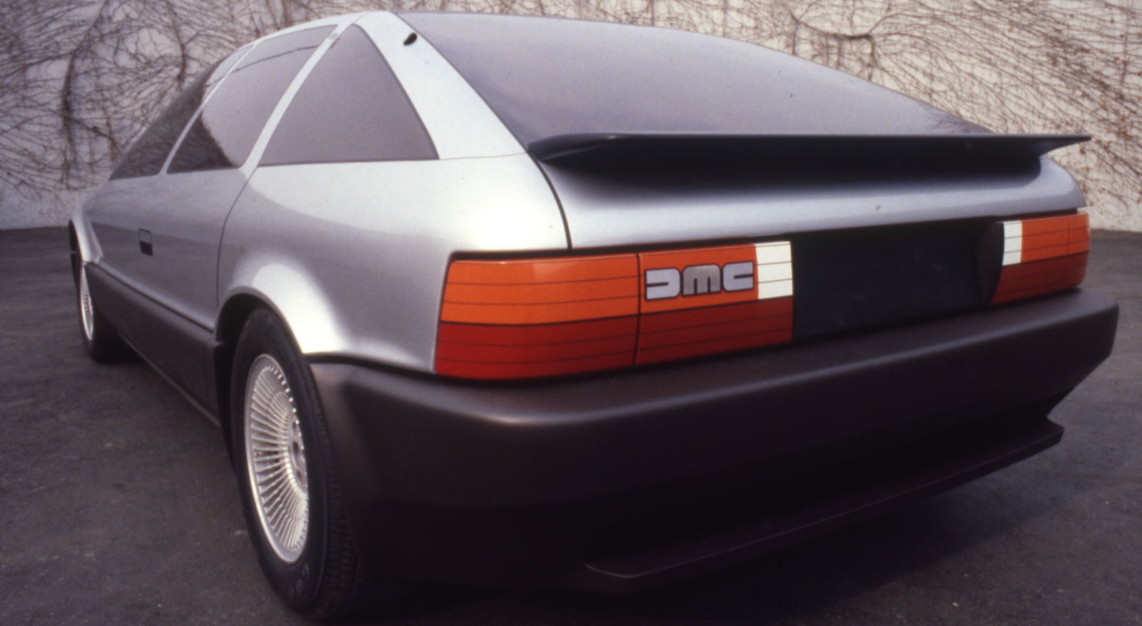 DeLorean DMC-24