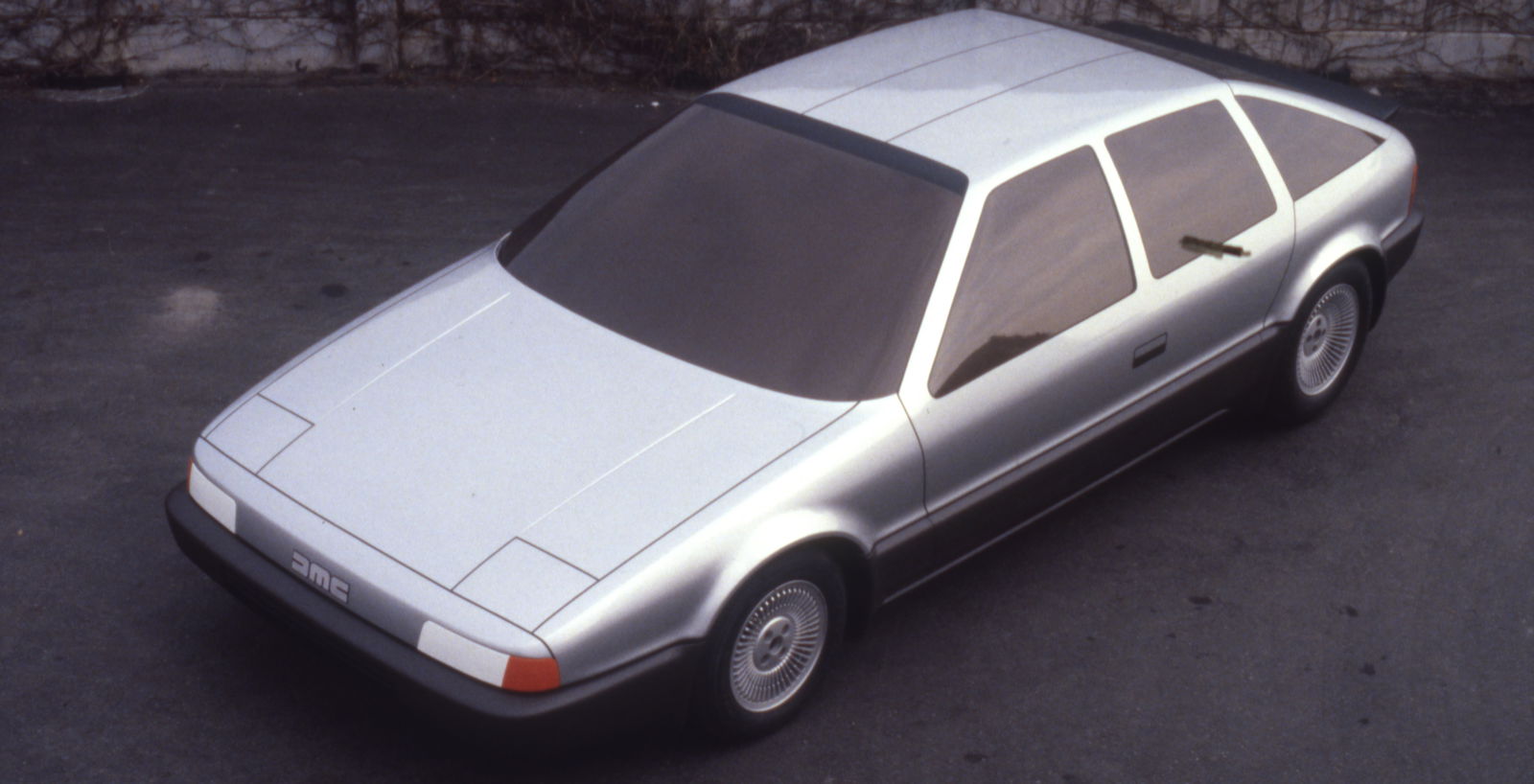 DeLorean DMC-24