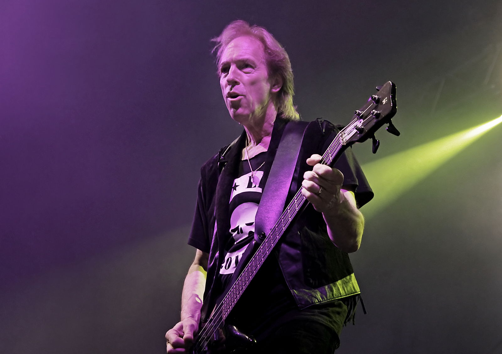 Francis Buchholz mit der Michael Schenker Group (2012)