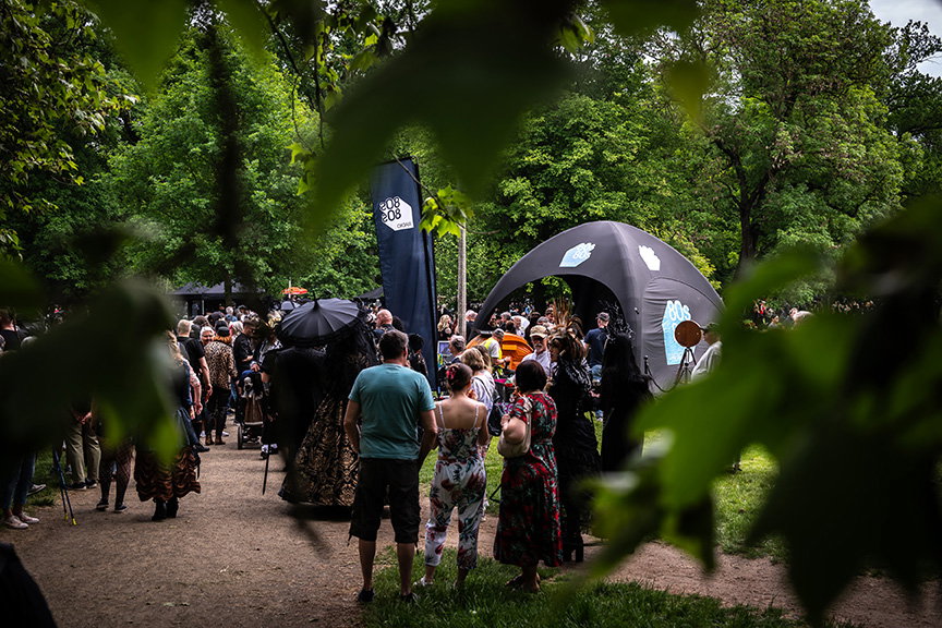 80s80s beim Wave-Gotik-Treffen | Das Viktorianische Picknick im Clara-Zetkin-Park