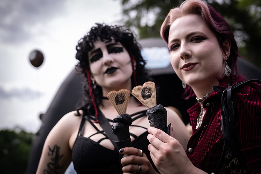 80s80s beim Wave-Gotik-Treffen | Das Viktorianische Picknick im Clara-Zetkin-Park