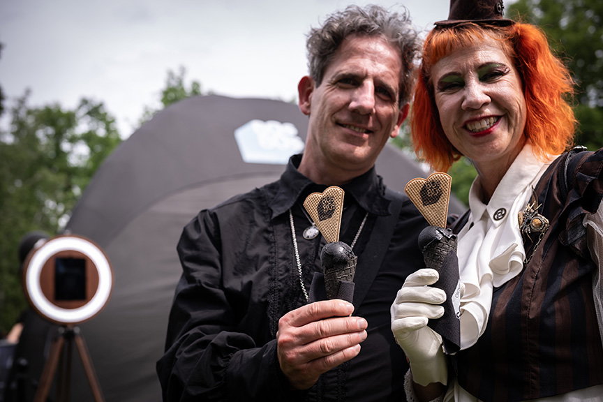 80s80s beim Wave-Gotik-Treffen | Das Viktorianische Picknick im Clara-Zetkin-Park