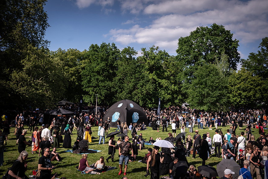 80s80s beim Wave-Gotik-Treffen | Das Viktorianische Picknick im Clara-Zetkin-Park