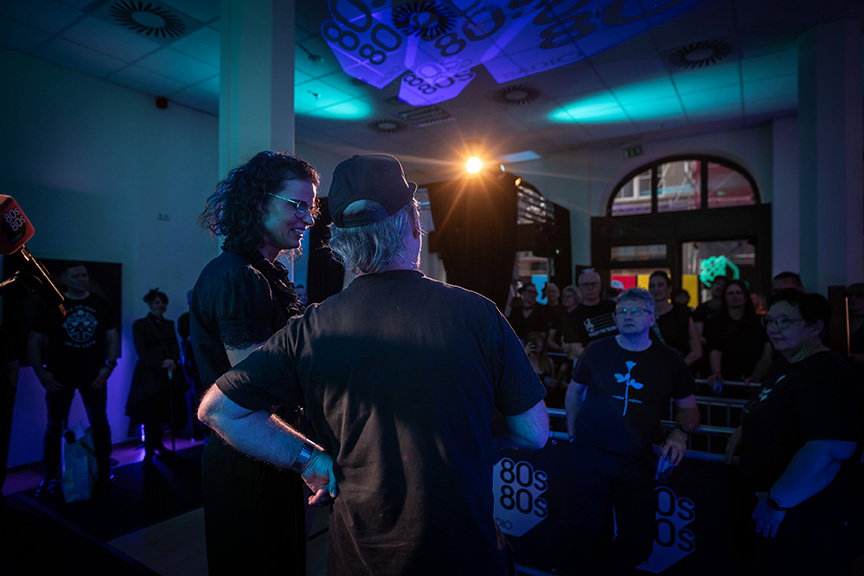 80s80s beim Wave-Gotik-Treffen | WGT Opening Night am 22.05.26 | 80s80s Moderatorin Sabine mit Lars P. Krause