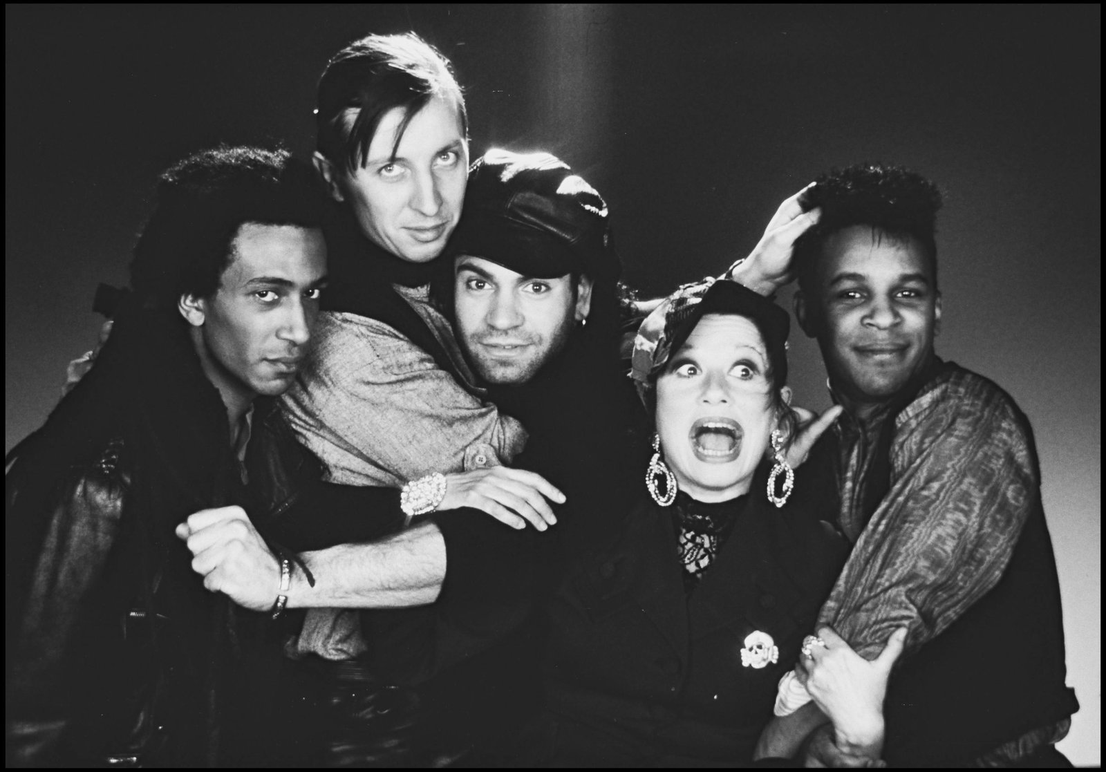 Guesch Patti hinter den Kulissen der Fernsehsendung „Sébastien, c'est fou“, Paris, Frankreich. (1989)
