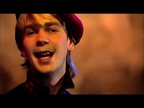 Foyer des Arts - Eine Königin mit Rädern untendran