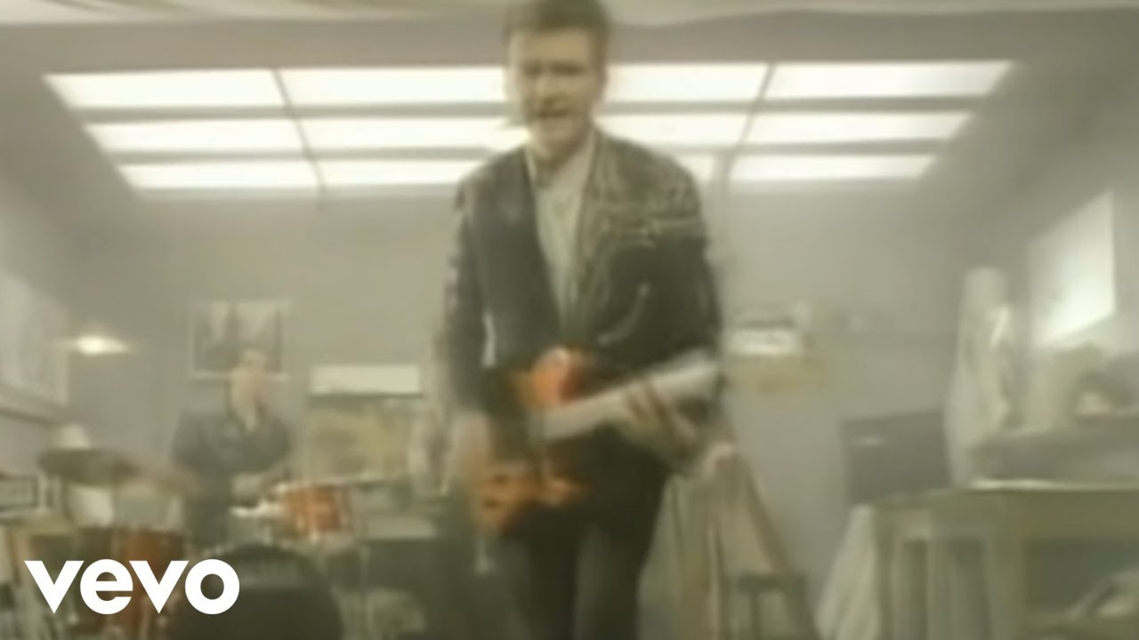 Crowded House - Don't Dream It's Over (Official Music Video)