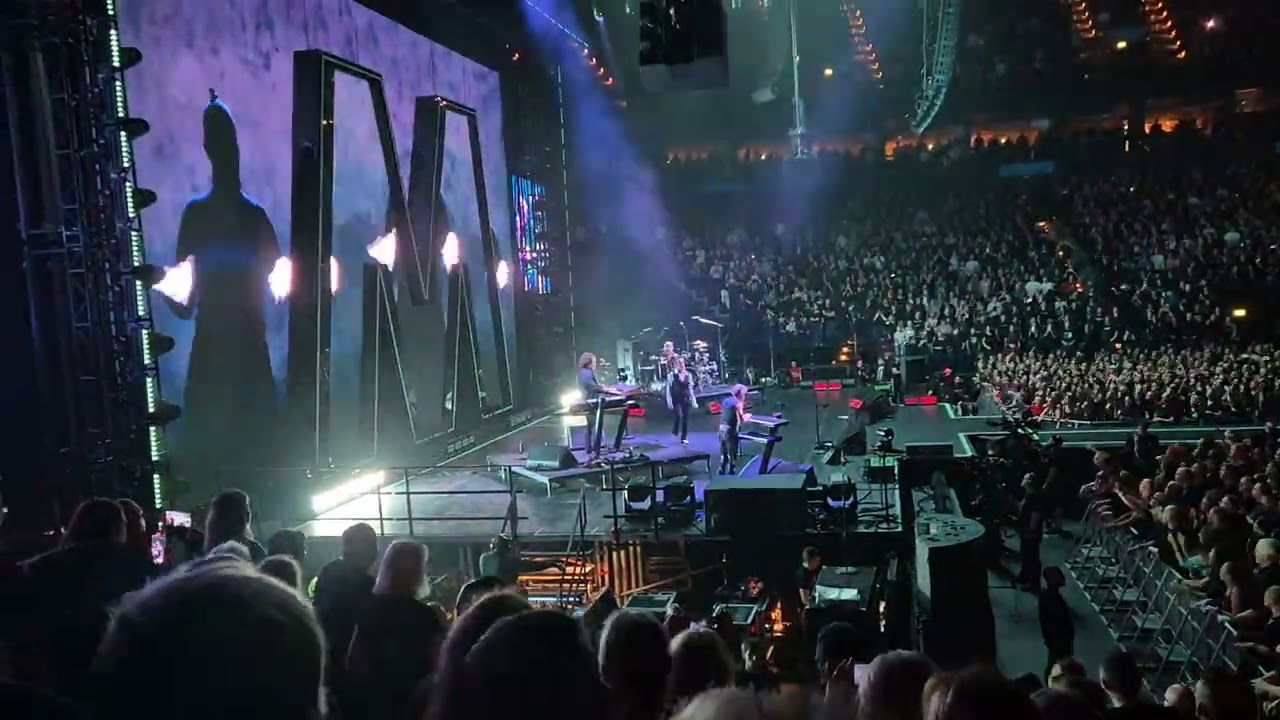 Depeche Mode - Everything Counts (with Precious) Hamburg 17.2.2024