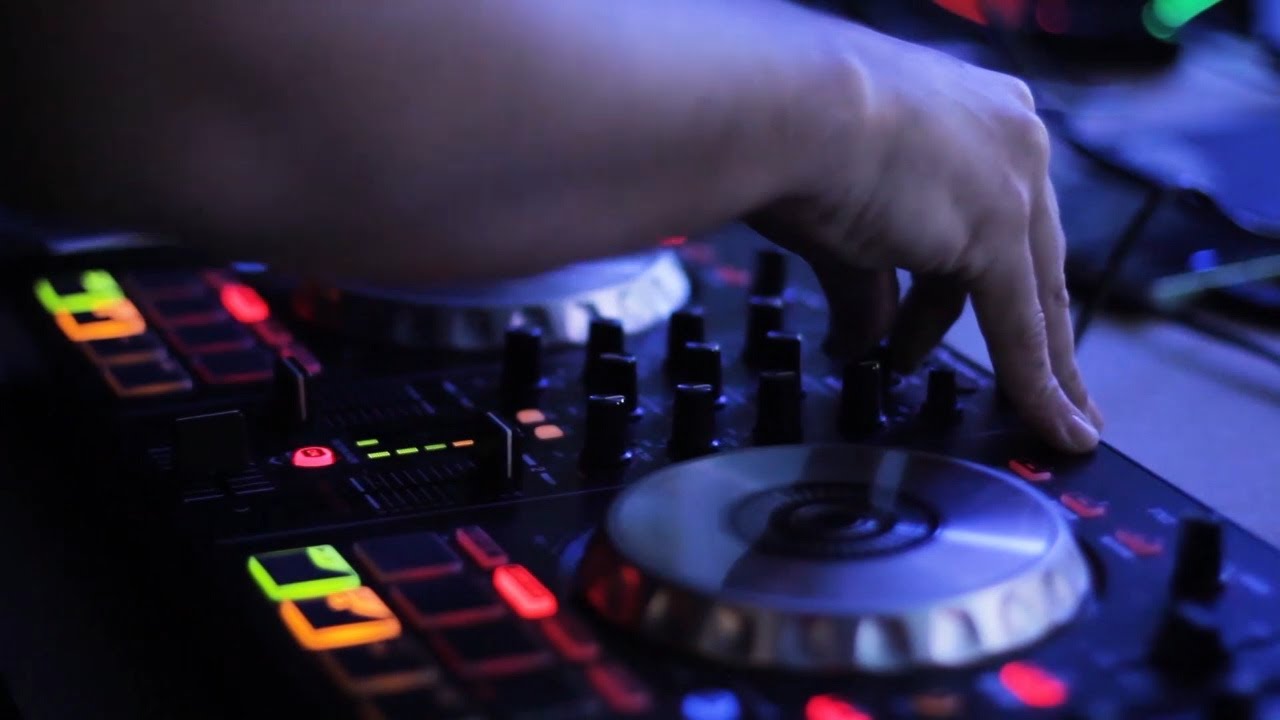 Under the moonlight - (Miki Chieregato feat. Harper)