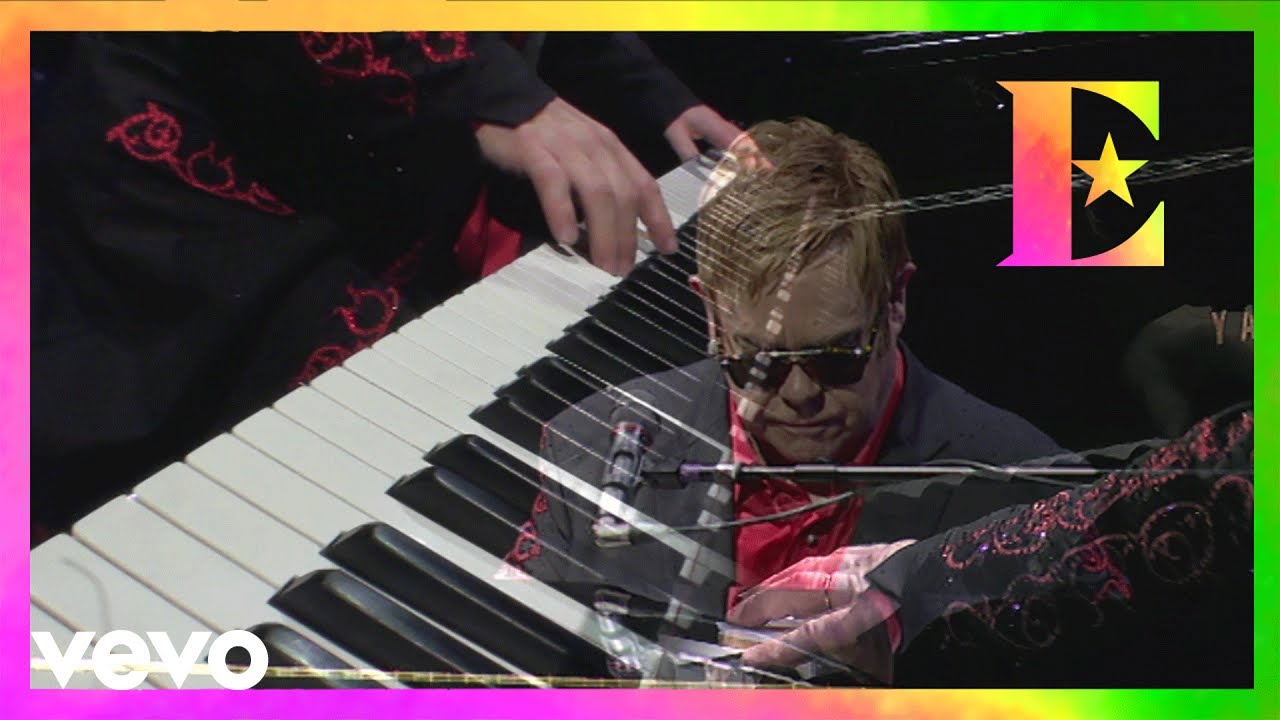 Elton John - Jingle Bells (Live At The MEO Arena)